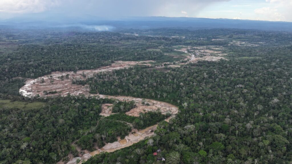 Ungeheuerlicher Umweltfrevel am Yuyapichis Fluss